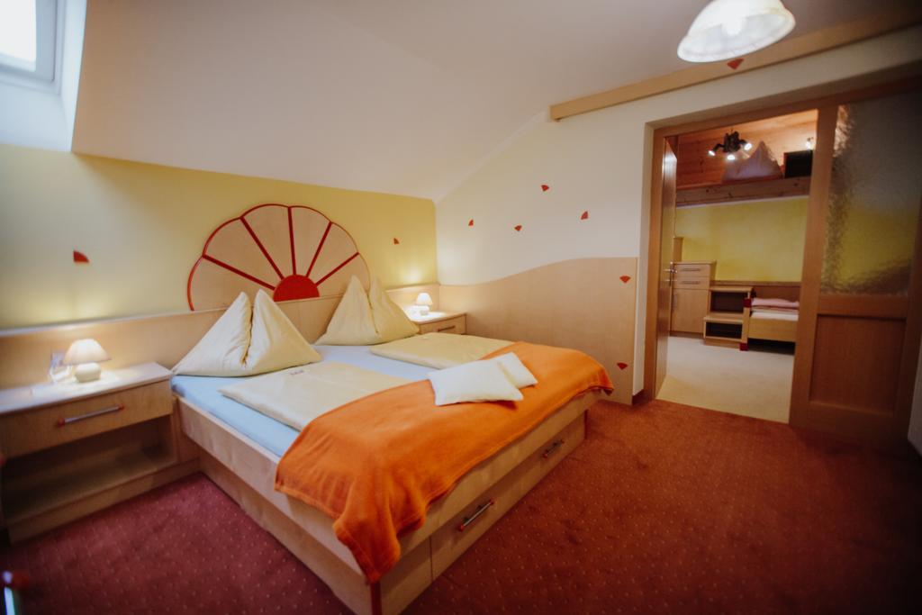 Hotel Garni Zerza Tropolach Exterior photo